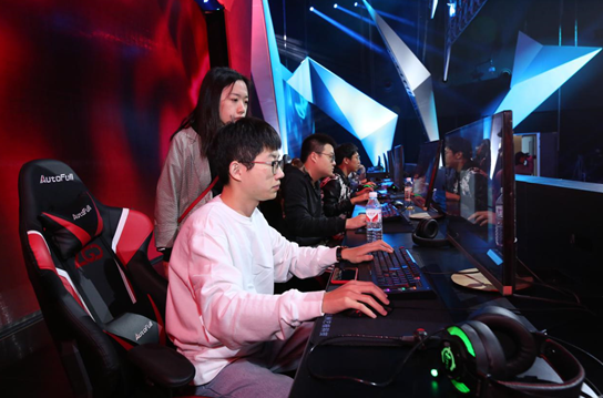 与迪亚斯 与迪亚斯