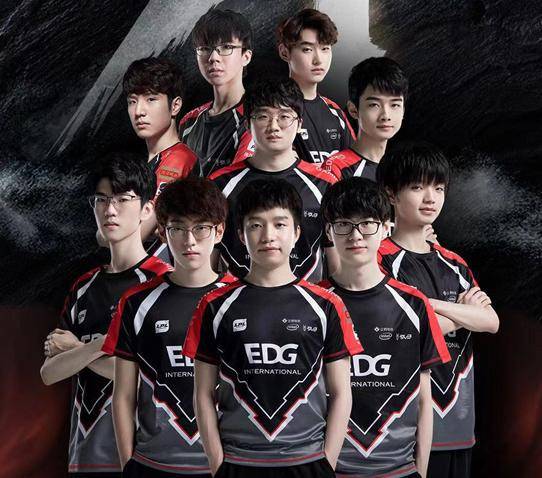 队在战术执 队在战术执